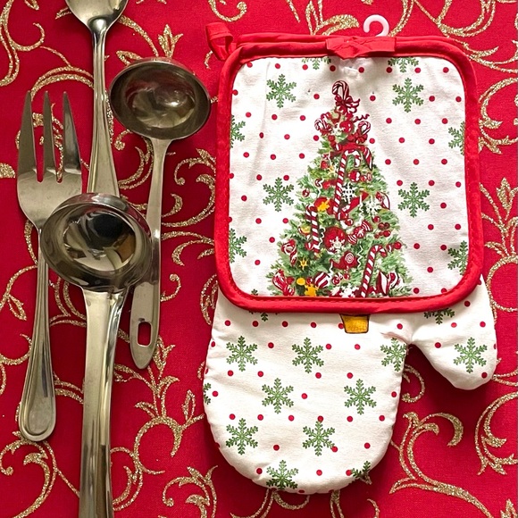 Christmas Tree with Candy Canes Snowflakes Design Pot Holder and Oven Mitt - Picture 2 of 4